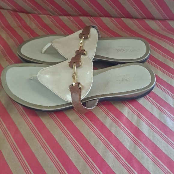 Soft Style Sandals - Picture 6 of 8